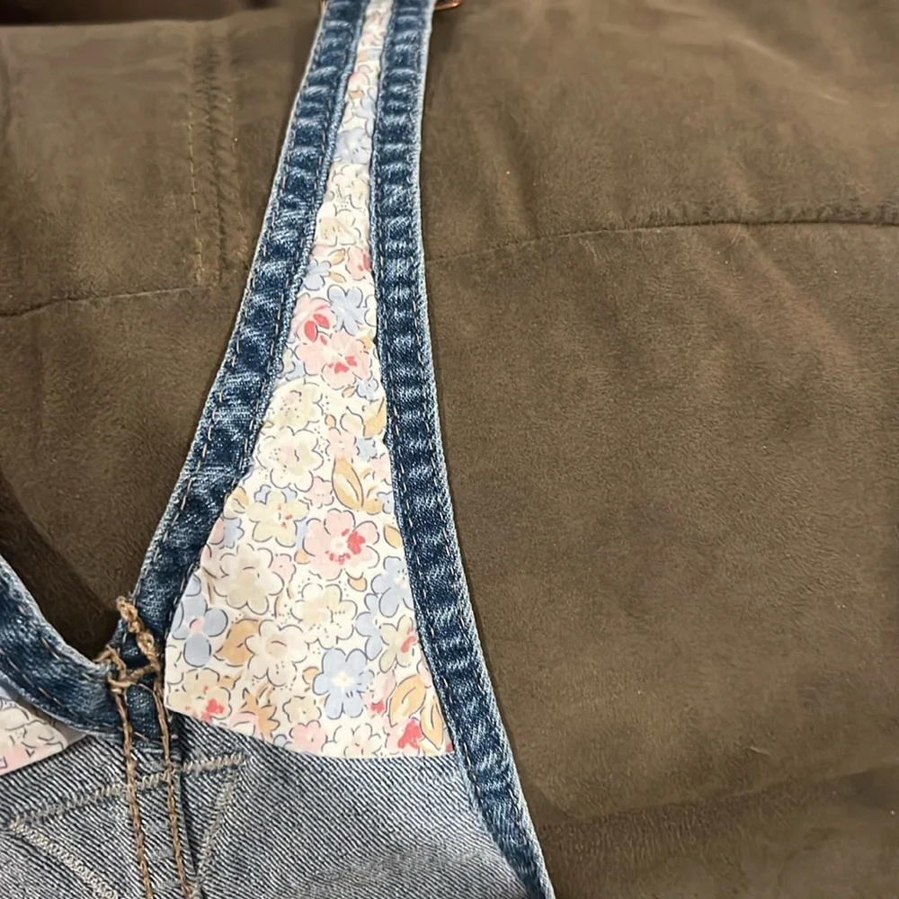 Oshkosh B’gosh 2T Denim Overalls